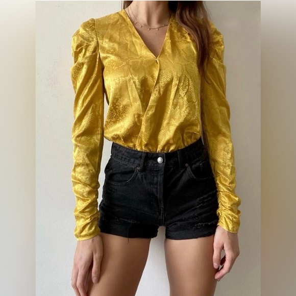 NWT WAYF Yellow Silky Snake Print Bodysuit XS - Picture 3 of 16